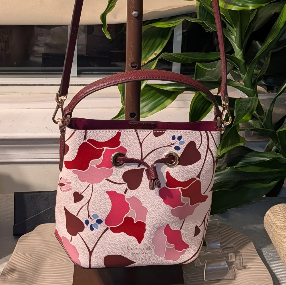 Kate Spade New York Eva Nouveau Bloom Small Bucket Bag EUC